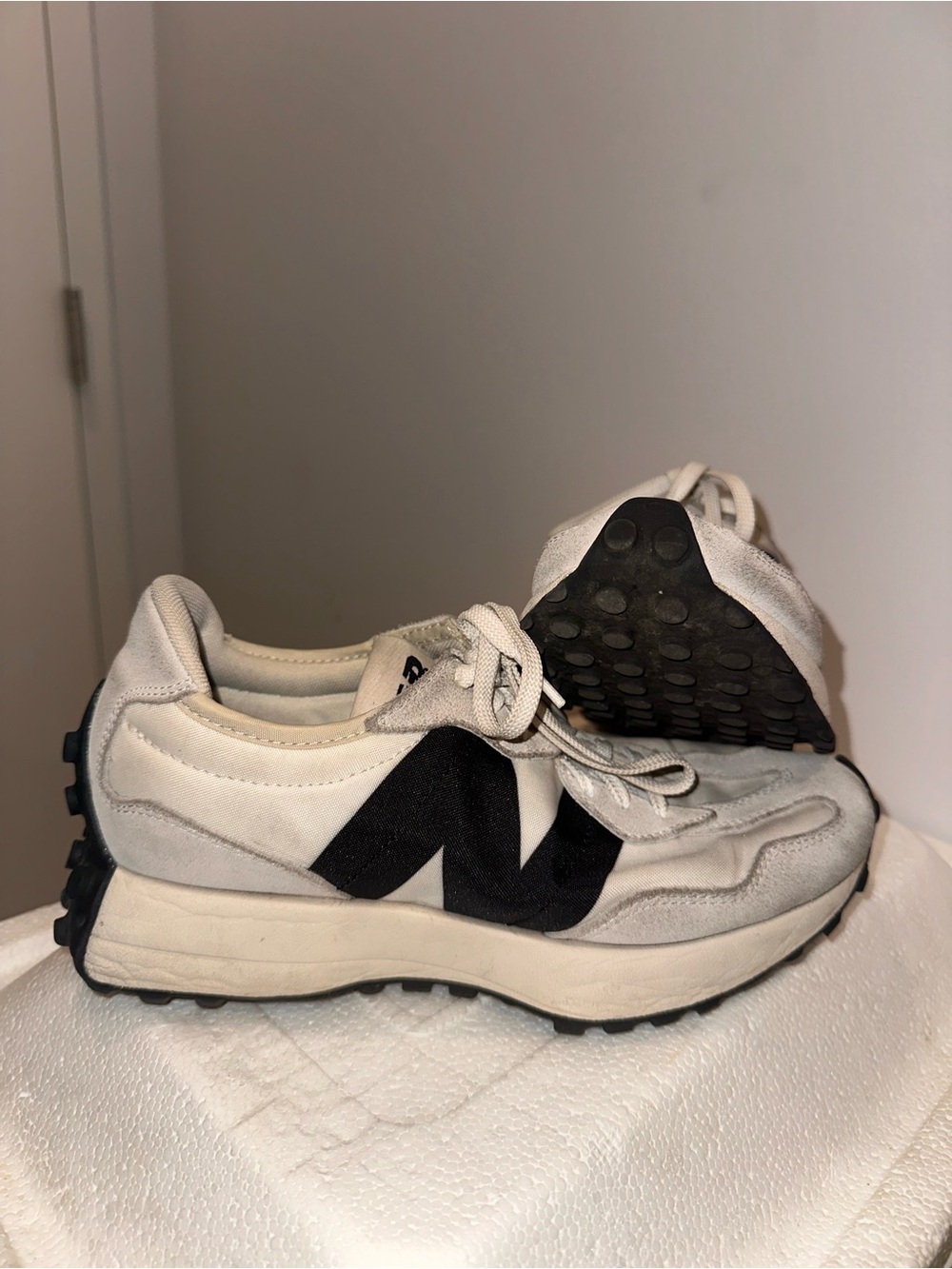 New Balance 327 - Cream and Black Retro Runner Sneakers like new!